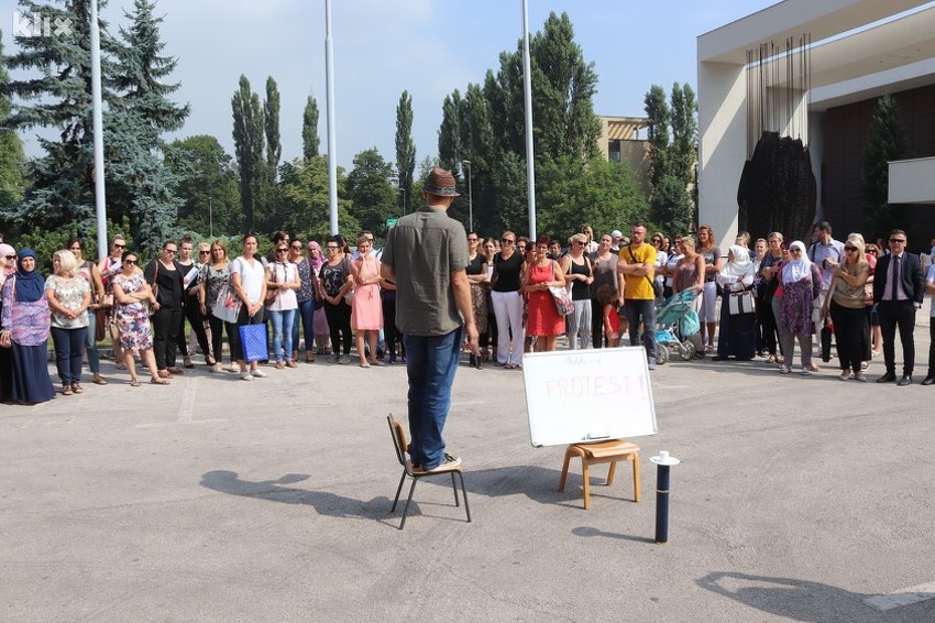 Detalj s protesta u Zenici (Foto: E. M./Klix.ba)