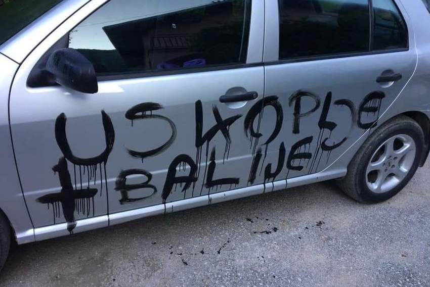 Uvredljivi grafiti ispisani na pet automobila
