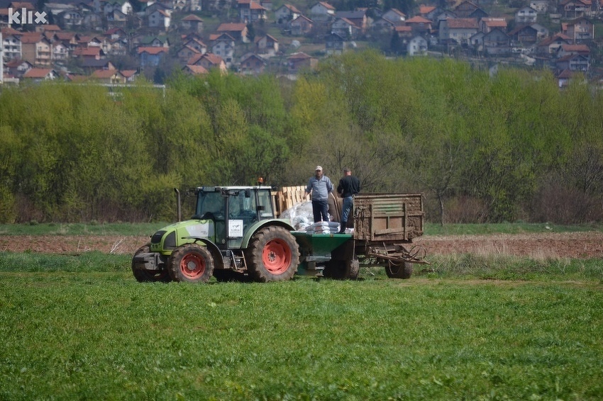 Poljoprivreda u Semberiji na izdisaju : Za četiri godine od posla odustalo 8400 osoba B_191005038