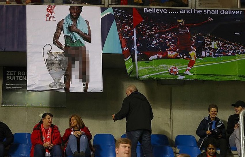 Transparent okančen na dijelu tribine gdje su navijači Liverpoola (Foto: BPI/REX)