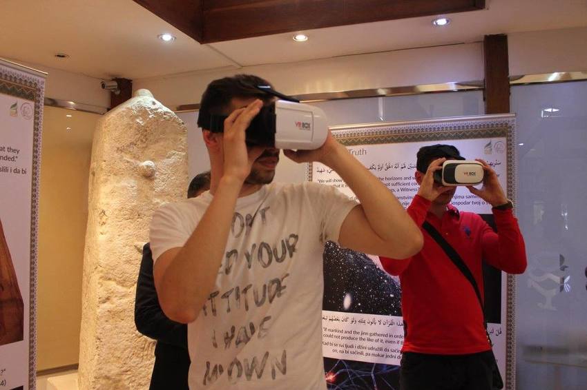 VR tehnologija na izložbi o poslaniku Muhammedu a.s. (Foto: E. M./Klix.ba)