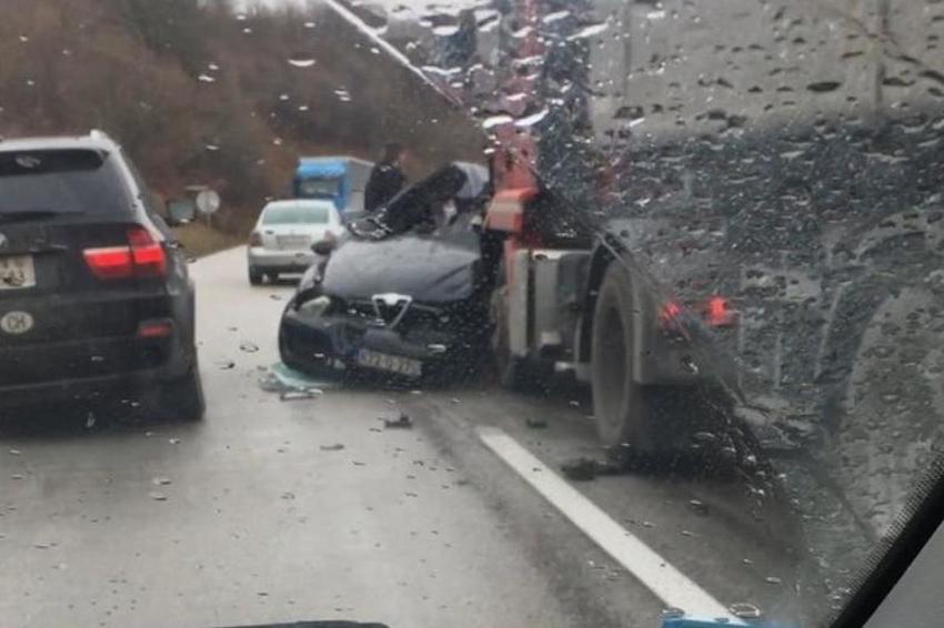 Težak sudar kamiona i auta kod Donjeg Vakufa