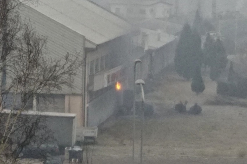 Plamen na spremniku u industrijskoj zoni (Foto: Čitatelj)