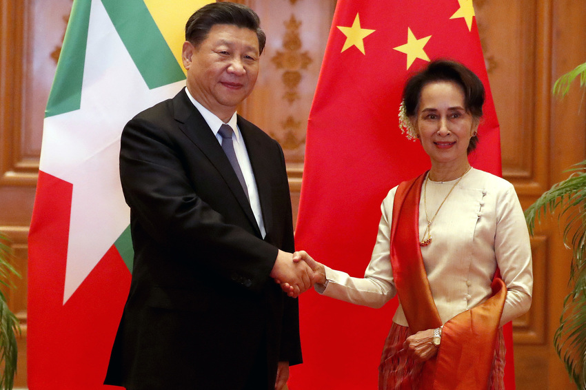 Kineski predsjednik Xi Jinping i mijanmarska državna savjetnica  Aung San Suu Kyi (Foto: EPA-EFE)