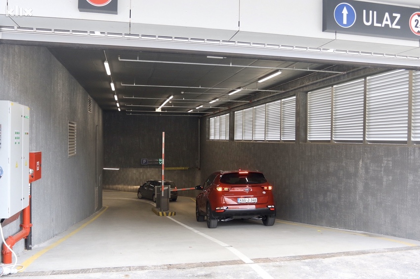 Danas je otvorena garaža prekoputa Vijećnice (Foto: D. S./Klix.ba)