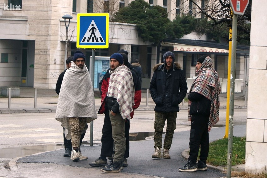Migranti na ulicama Tuzle (Foto: A. K./Klix.ba)