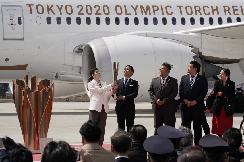 Olimpijski plamen stigao u Japan, predsjednik MOK-a vjeruje u održavanje  Igara