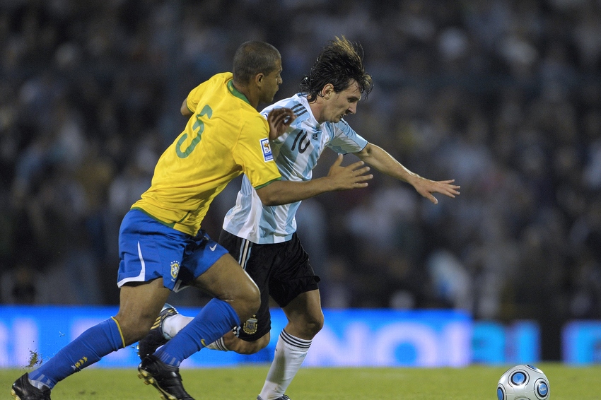 Melo i Messi u duelu (Foto: AFP)