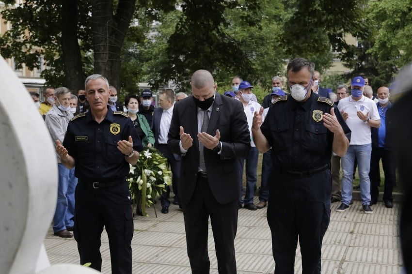Policijski načelnik iz Sarajeva bez zaštitne maske prisustvovao ...