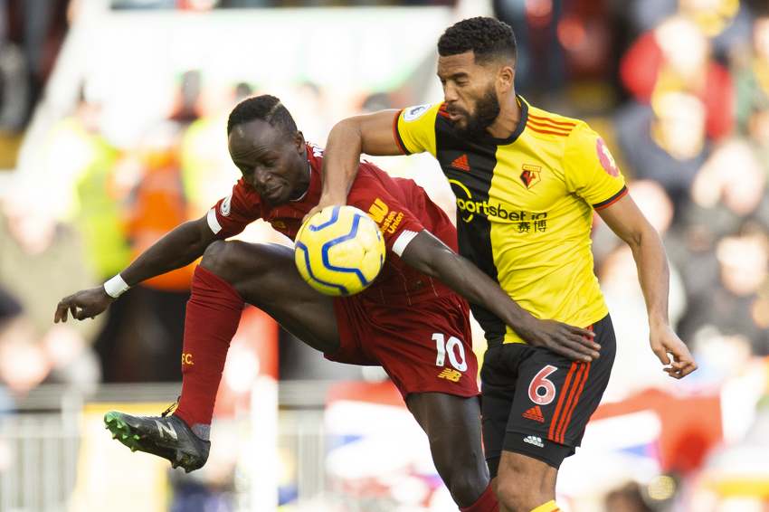 Adrian Mariappa u duelu sa Sadiom Maneom (Foto: EPA-EFE)