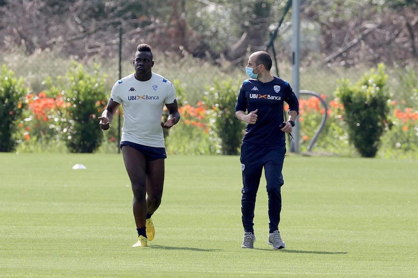 Balotelli na treningu Brescije (Foto: EPA-EFE)