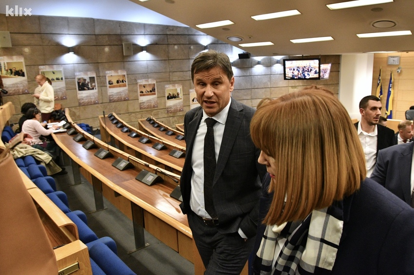 Premijer FBiH Fadil Novalić u Parlamentu FBiH (Foto: Arhiv/Klix.ba)