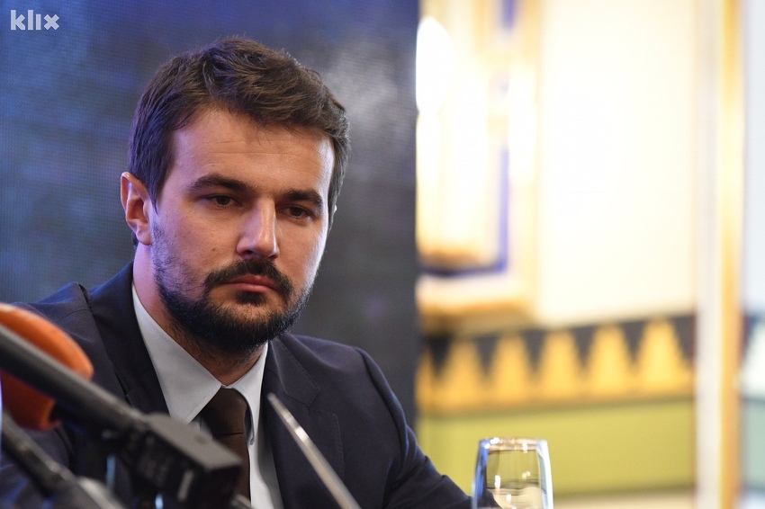 Muzur Član NiP-a Nermin Muzur poručio da će se danas testirati na koronavirus ...