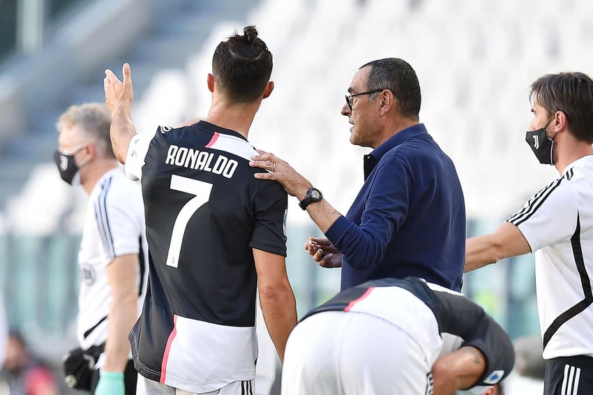 Ronaldo i Sarri u razgovoru (Foto: EPA-EFE)