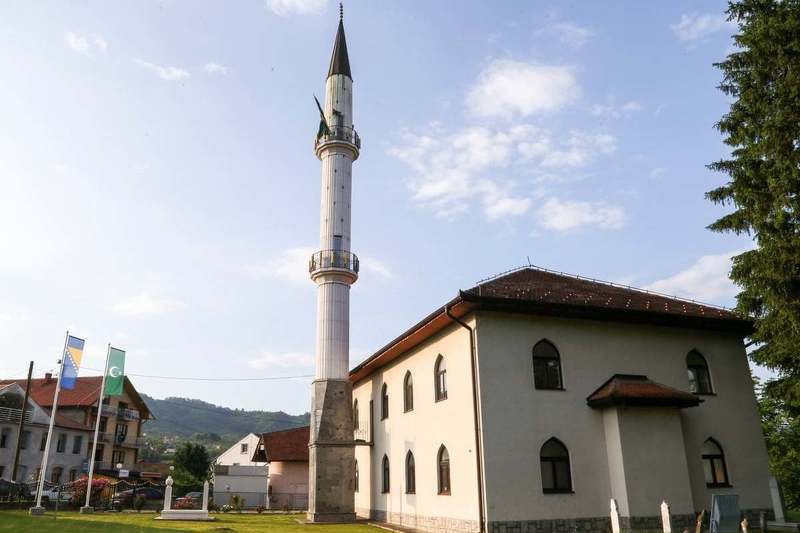Gradska džamija u Bratuncu