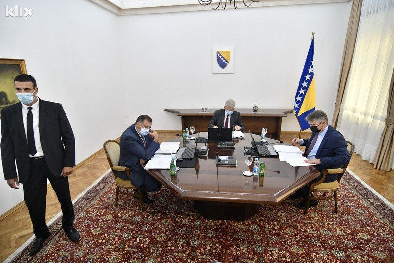 Komšić i Džaferović glasali da BiH prizna Kosovo, Dodik očekivano bio protiv B_200917070