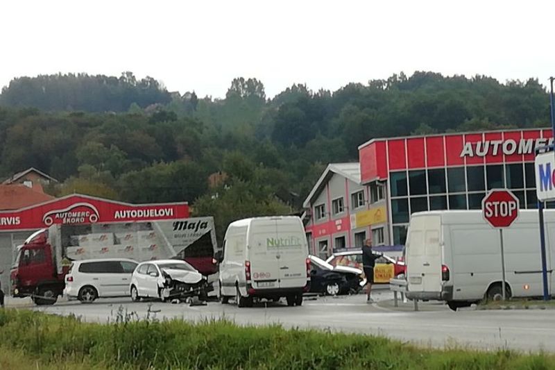 U sudaru tri vozila na putu Vitez - Travnik povrijeđene dvije osobe