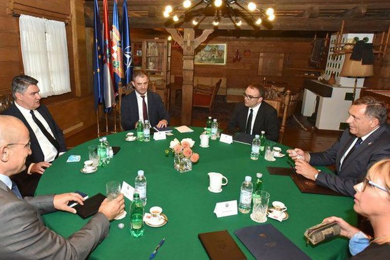 Milorad Dodik na sastanku sa predsjednikom Hrvatske Zoranom Milanovićem