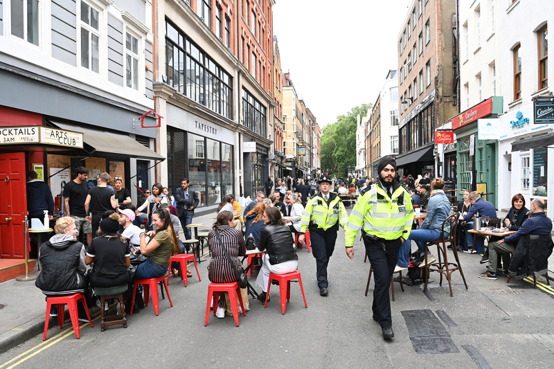 Pub u Londonu (Foto: EPA-EFE)