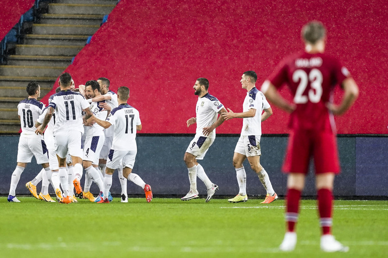 Haaland u duelu s igračima Srbije (Foto: EPA-EFE)