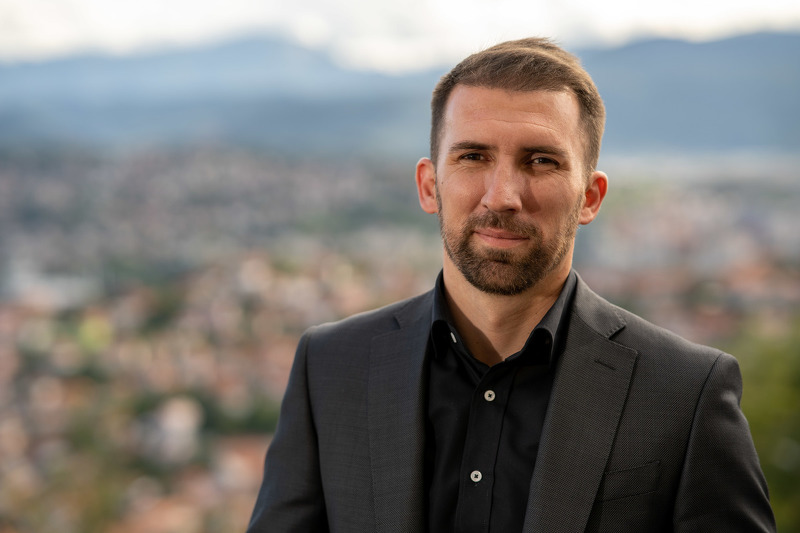 Adnan Delić, kandidat za načelnika Općine Novi Grad: Odlučivanje ćemo  vratiti u ruke građana - Klix.ba
