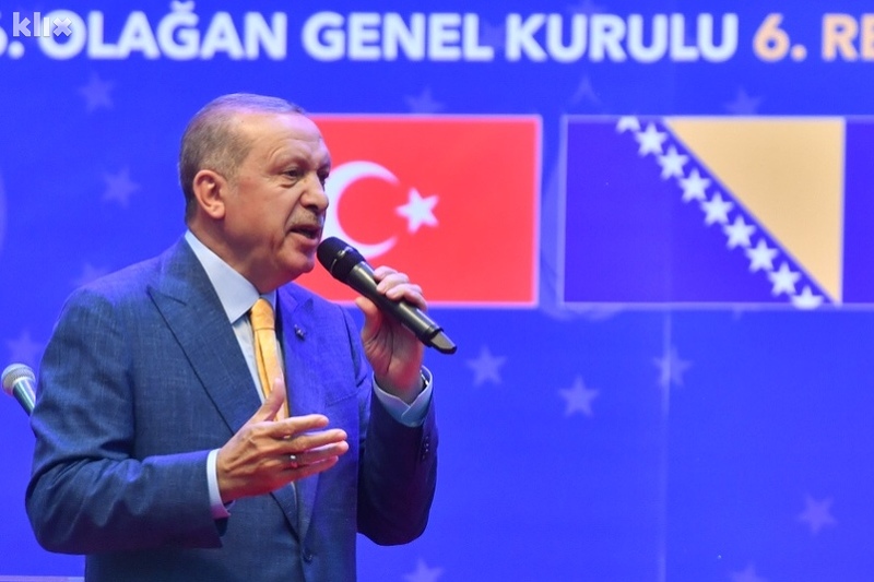 Recep Tayyip Erdogan odao počast Aliji Izetbegoviću (Foto: Twitter) (Foto: K. S./Klix.ba)