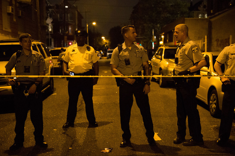Policijski sat u Philadelphiji zbog nasilnih protesta (Foto: EPA-EFE)