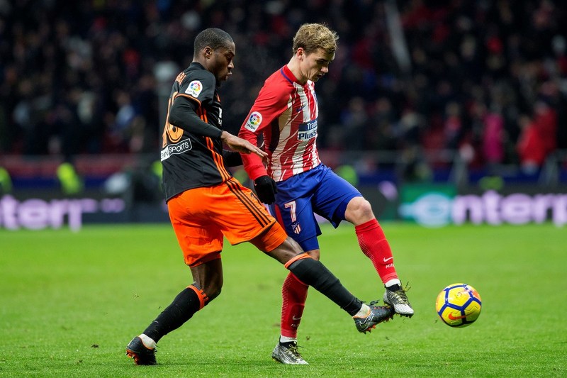 Kondogbia u duelu s Griezmannom iz vremena kada je igrao za Atletico Madrid (Foto: EPA-EFE)