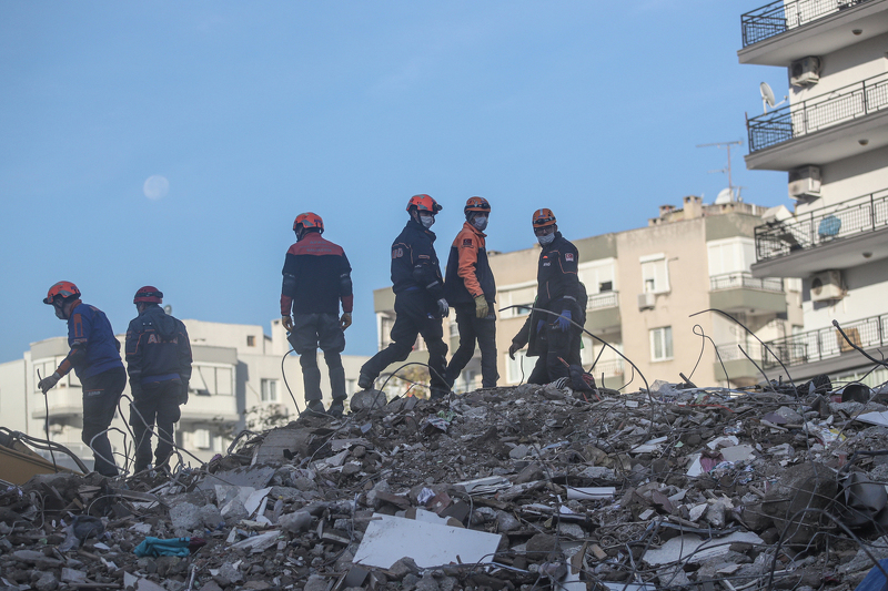 U zemljotresu u Turskoj je povrijeđeno 1.035 osoba , od čega je njih 137 hospitalizovano (Foto: EPA-EFE)