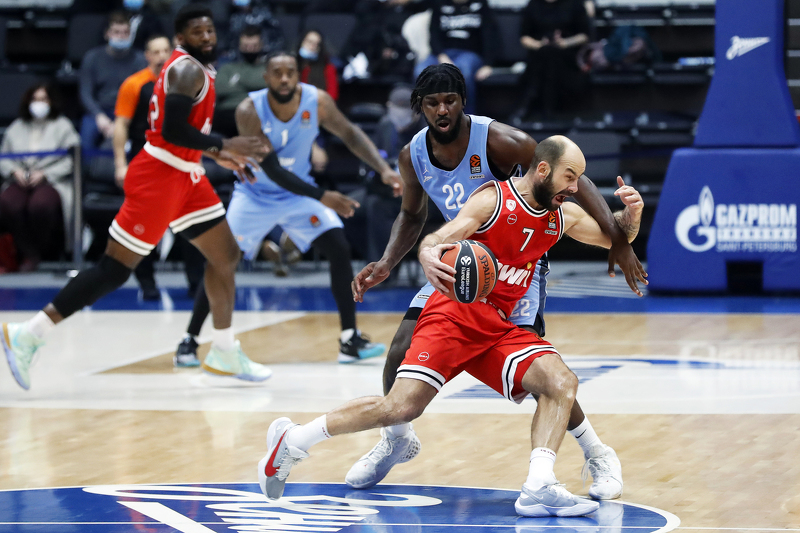 Vassilis Spanoulis nameču protiv Zenita (Foto: EPA-EFE)