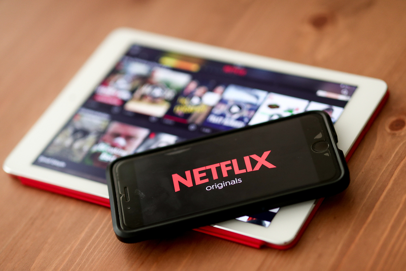 U online prostoru moguće grupno gledanje filmova, a to je moguće i aplikacijom Netflix Party (Foto: EPA-EFE)