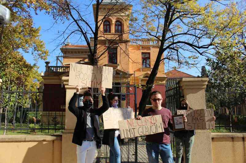 Protest studenata ispred  Rektorata u Mostaru (Foto: G. Š./Klix.ba)