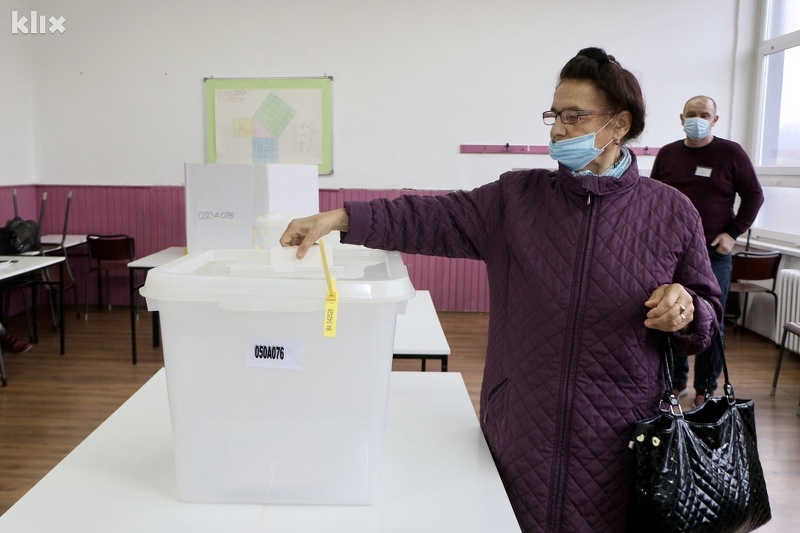 Tuzlaci glasaju na 159 biračkih mjesta (Foto: A. K./Klix.ba)