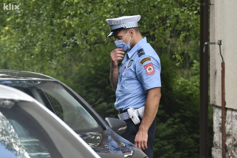 Incident na Palama: Muškarca ubacili u vozilo, pitali za koga je glasao pa mu izbili dva zuba