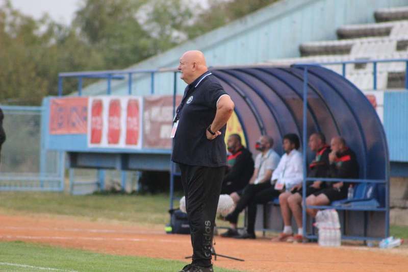 Petrović je jutros napustio kancelariju na stadionu (Foto: FK Radnik Bijeljina)