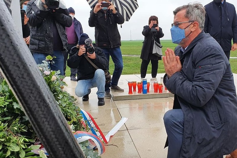Veran Matić, izaslanik predsjednika Srbije odao počast žrtvama u Vukovaru (Foto: SNV)