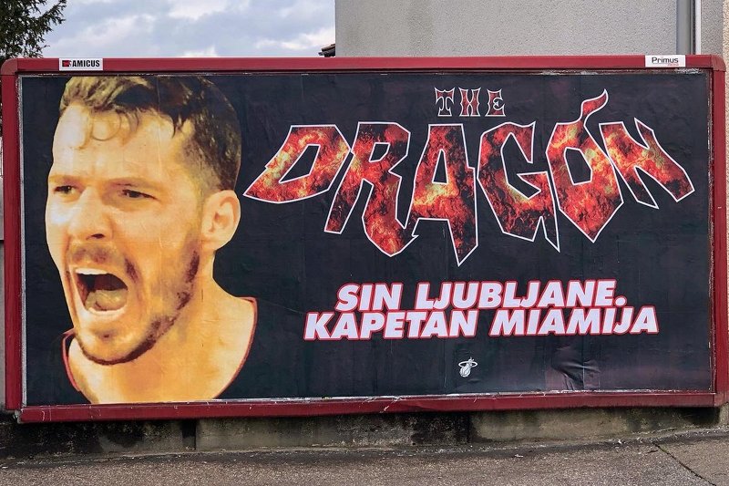 Plakat postavljen u Ljubljani (Foto: Twitter)