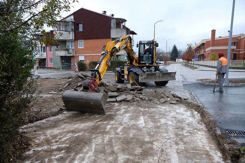 Predviđena je izgradnja i obilježavanje oko 40 parking mjesta