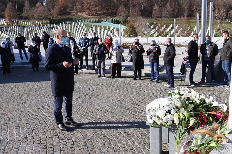 Salkić: Odao počast žrtvama u Srebrenici