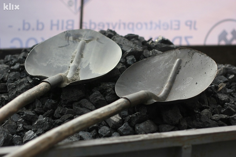 Vlast u KS-u želi zabraniti upotrebu uglja (Foto: D. S./Klix.ba)