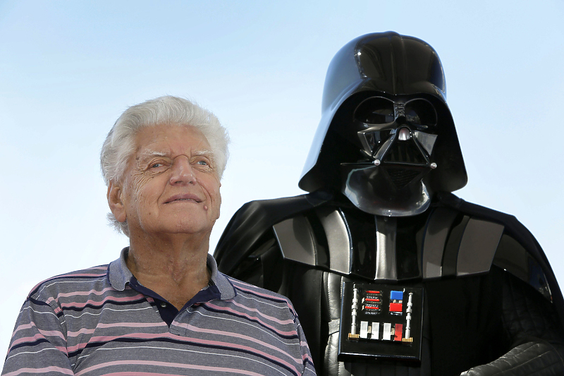David Prowse pored kostima Darth Vadera (Foto: EPA-EFE)