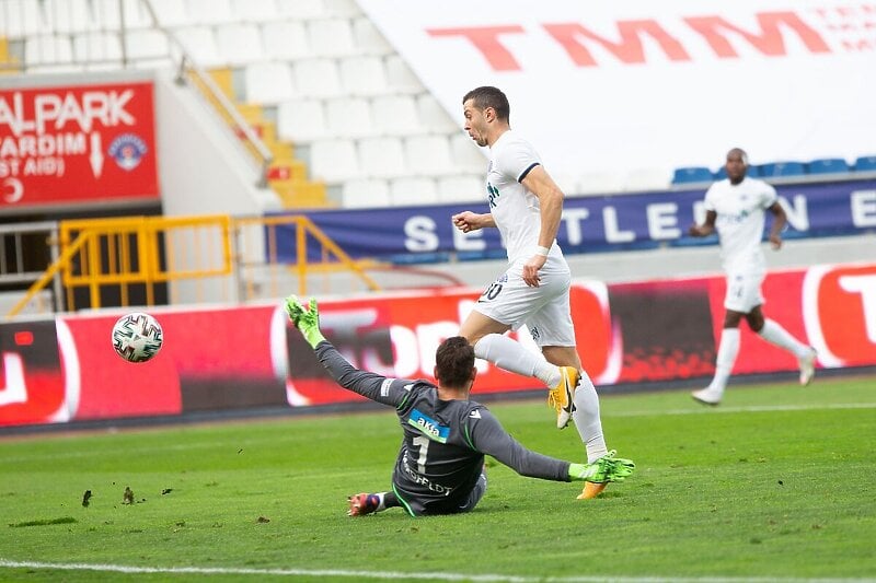 Hodžić postiže prvi gol na meču (Foto: Kasimpaša)
