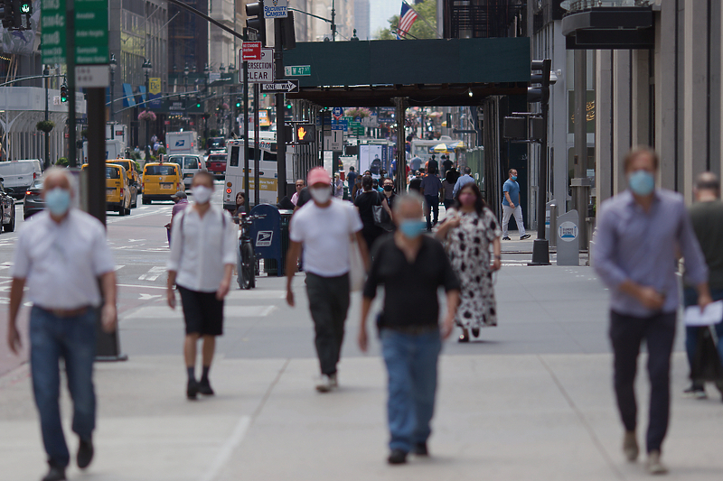 Ljudi s maskama na ulicama New Yorka (Foto: Shutterstock)