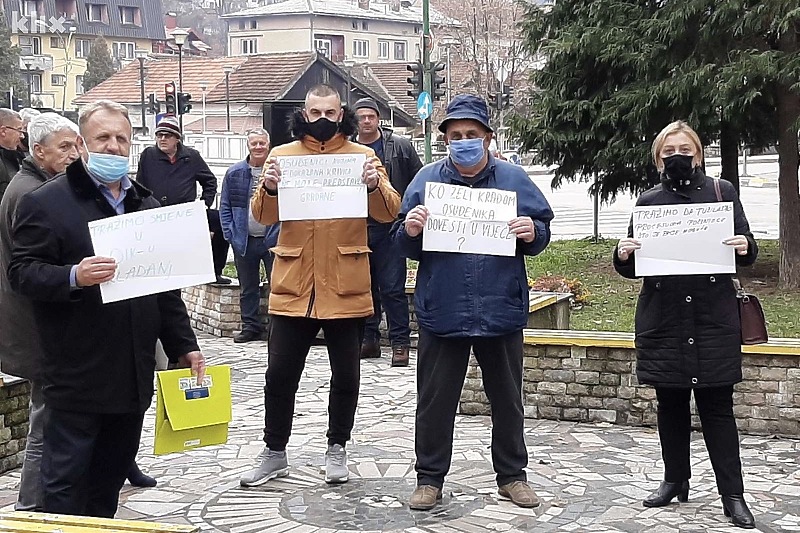 Članovi šest stranaka danas su bili na protestu u Kladnju (Foto: A. K./Klix.ba)