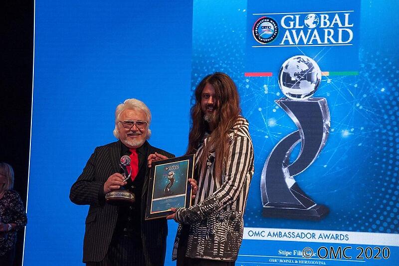 Global OMC Ambassador Award  je ovaj talentirani frizer dobio i 2018. u Parizu