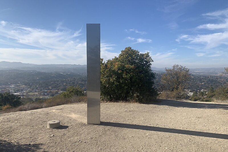 Monolit koji je pronađen na vrhu planine u Kaliforniji / Twitter