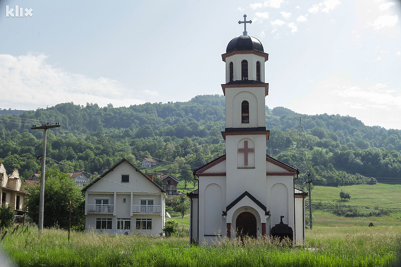 Crkva iz dvorišta Fate Orlović do danas nije uklonjena (Foto: E. H./Klix.ba)