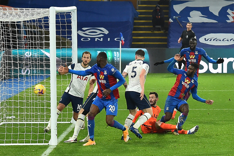 Poslije prekida u 81. minuti Lloris je slabo reagovao, a Schlupp je iz blizine poslao loptu u mrežu (Foto: EPA-EFE)