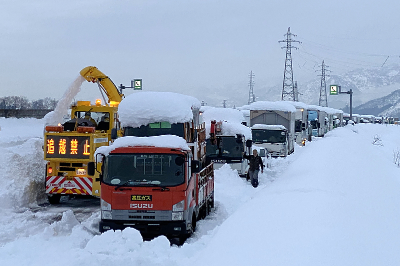Neki od vozača bili su zaglavljeni i dva dana u snijegu (Foto: EPA-EFE)