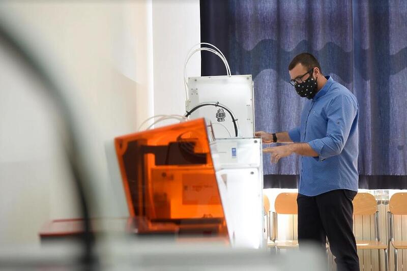 Adi se tehnologijom 3D printanja bavi od 2014. godine
